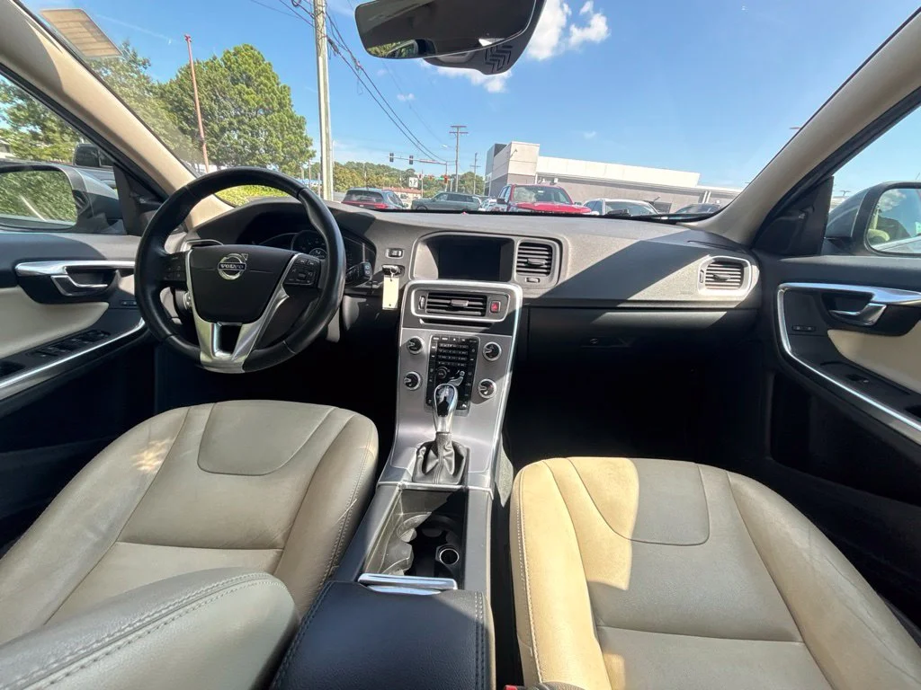 Used 2017 Gray Volvo T5 Premier image 18