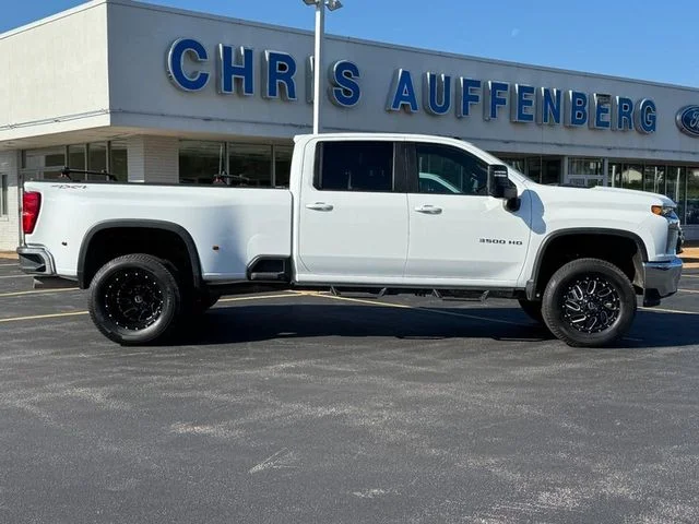 2021 Chevrolet Silverado HD LT 4WD Crew Cab Long Box DRW's photo