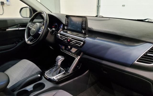 Used 2023 Black Kia S image 19