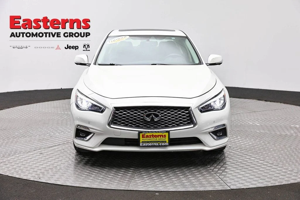 Used 2023 White INFINITI LUXE image 2