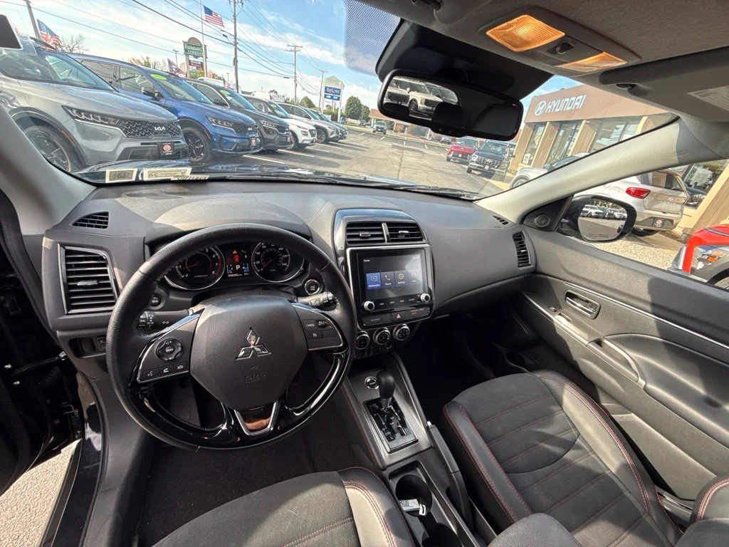 Used 2024 Silver Mitsubishi 2.0 SE image 16