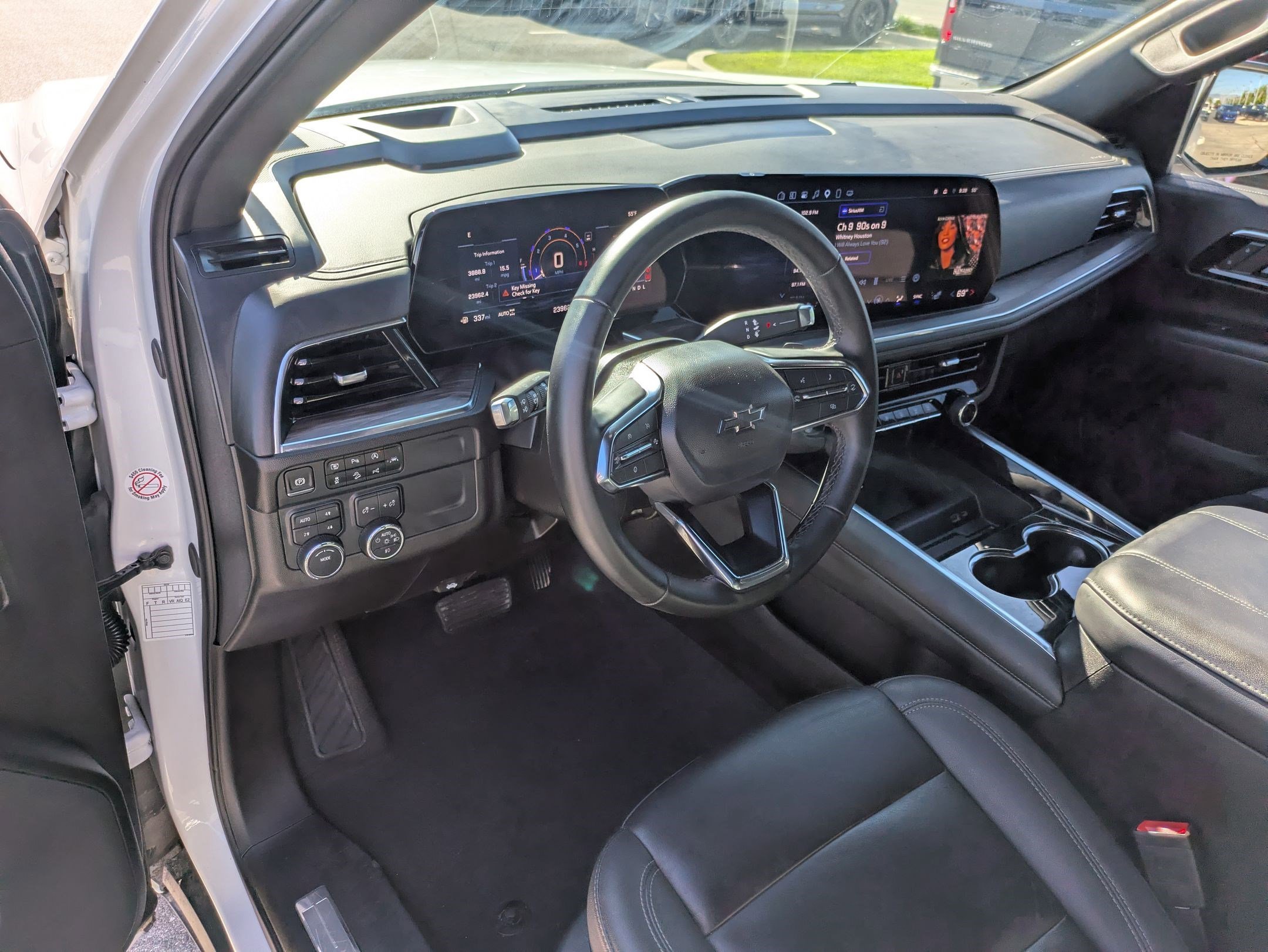 Used 2025 Iridescent Pearl Tricoat Chevrolet Z71 image 15