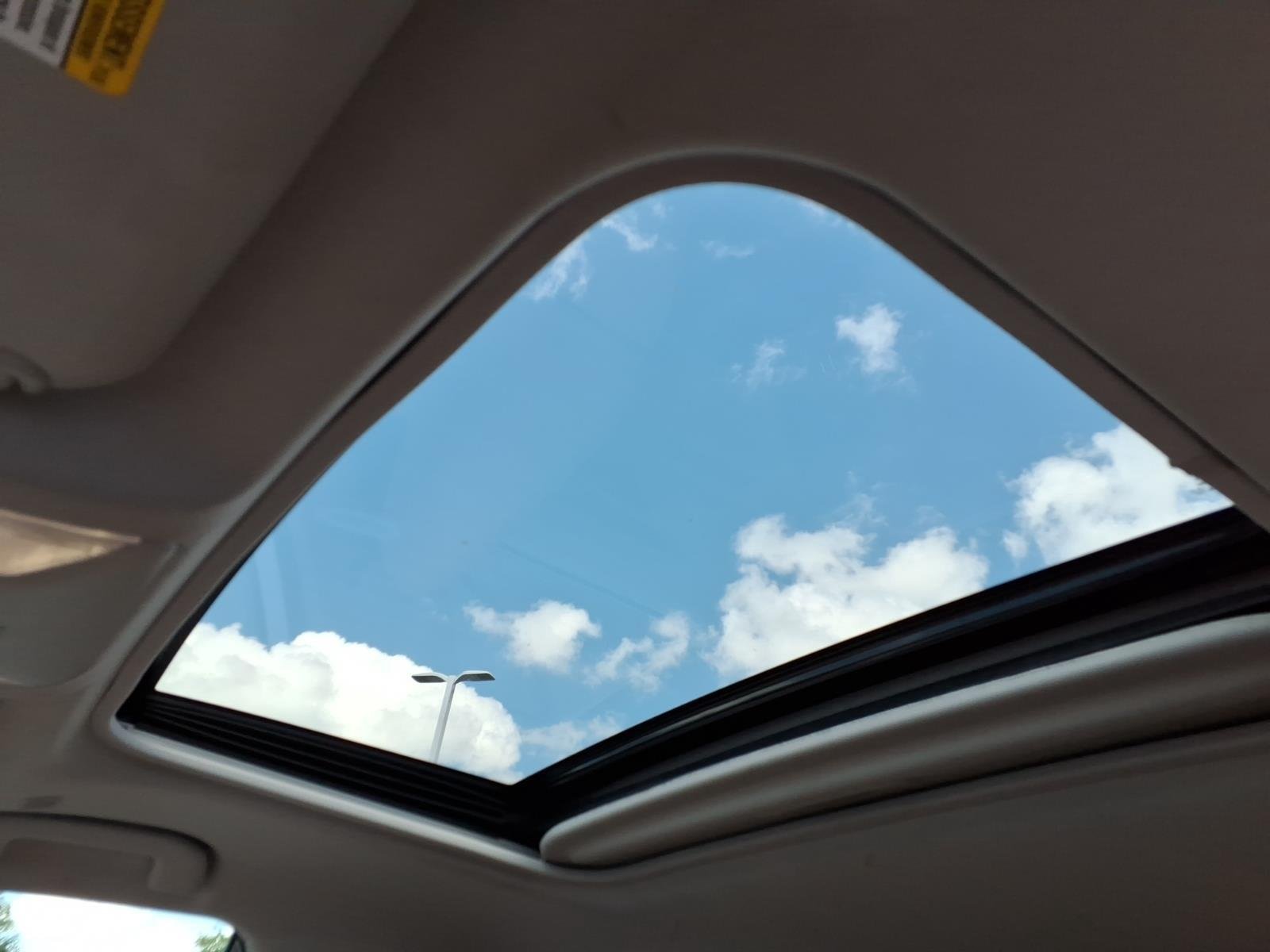 Used 2025 Ice Cap Toyota XLE image 5