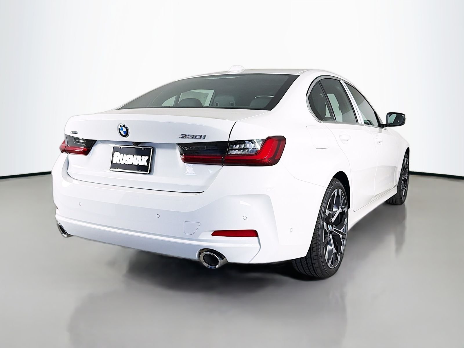 New 2026 Alpine White BMW 330i xDrive image 7