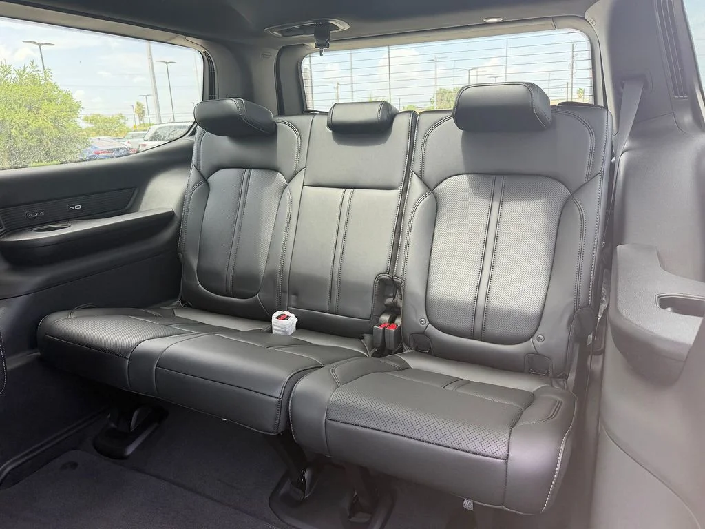 New 2026 Baltic Gray Metallic Clearcoat Jeep Upland image 8