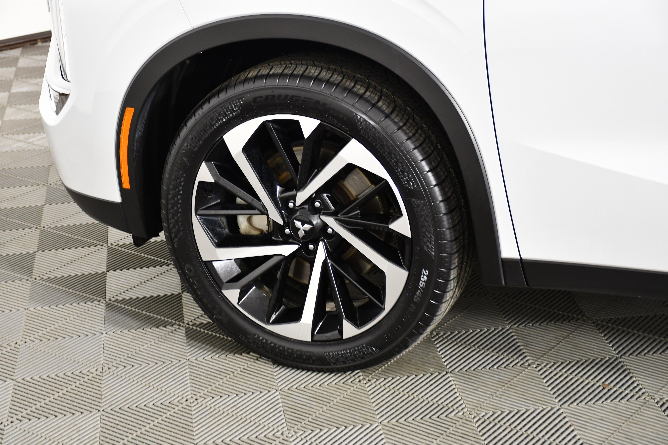Certified Used 2022 White Diamond Mitsubishi SE image 52