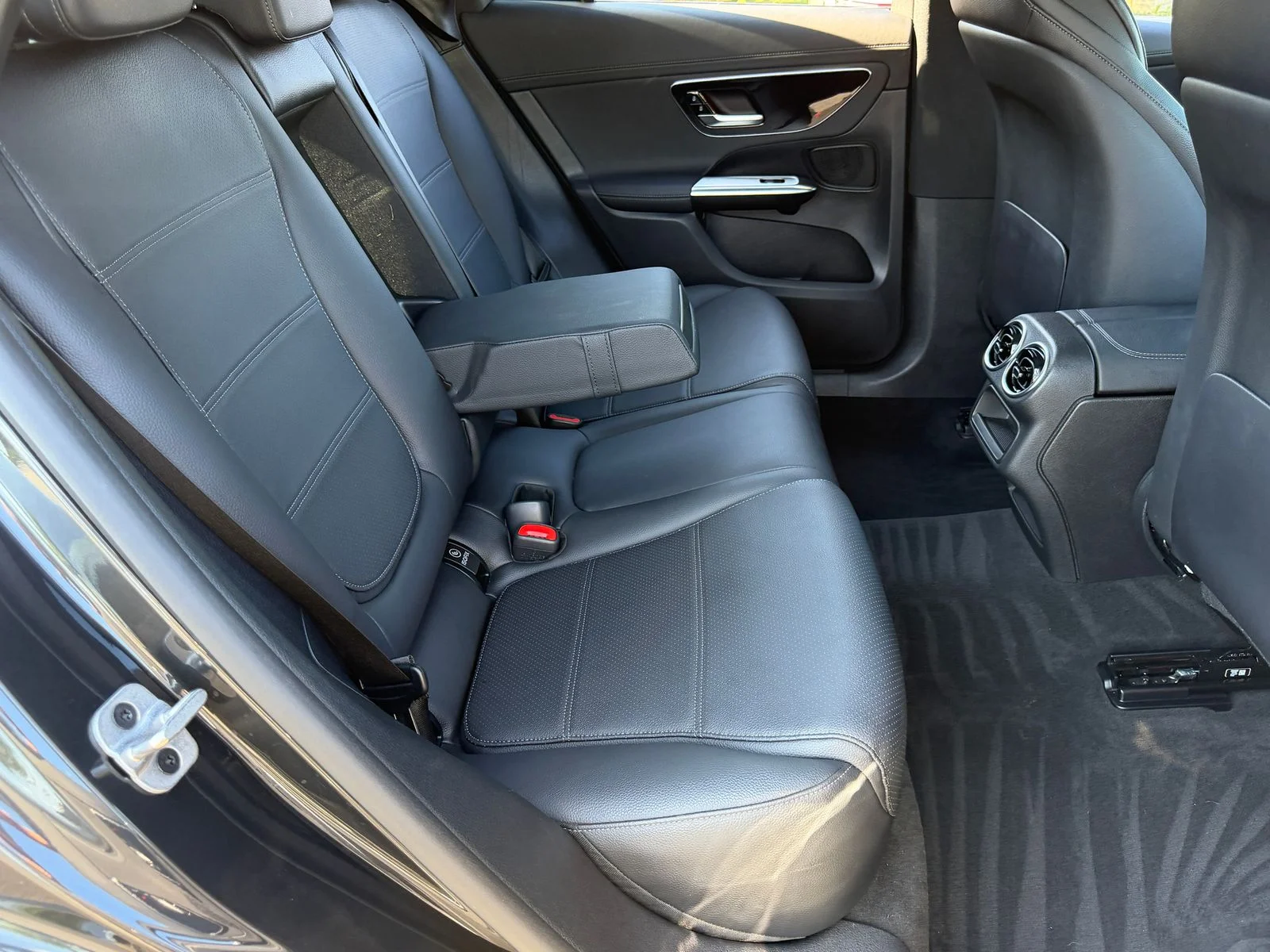 Used 2024  Mercedes-Benz GLC 300 image 7