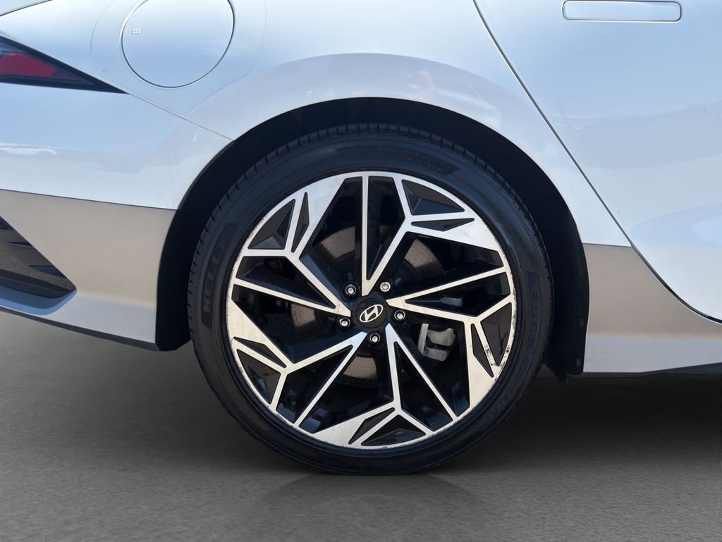 Used 2024 White Hyundai SEL image 23