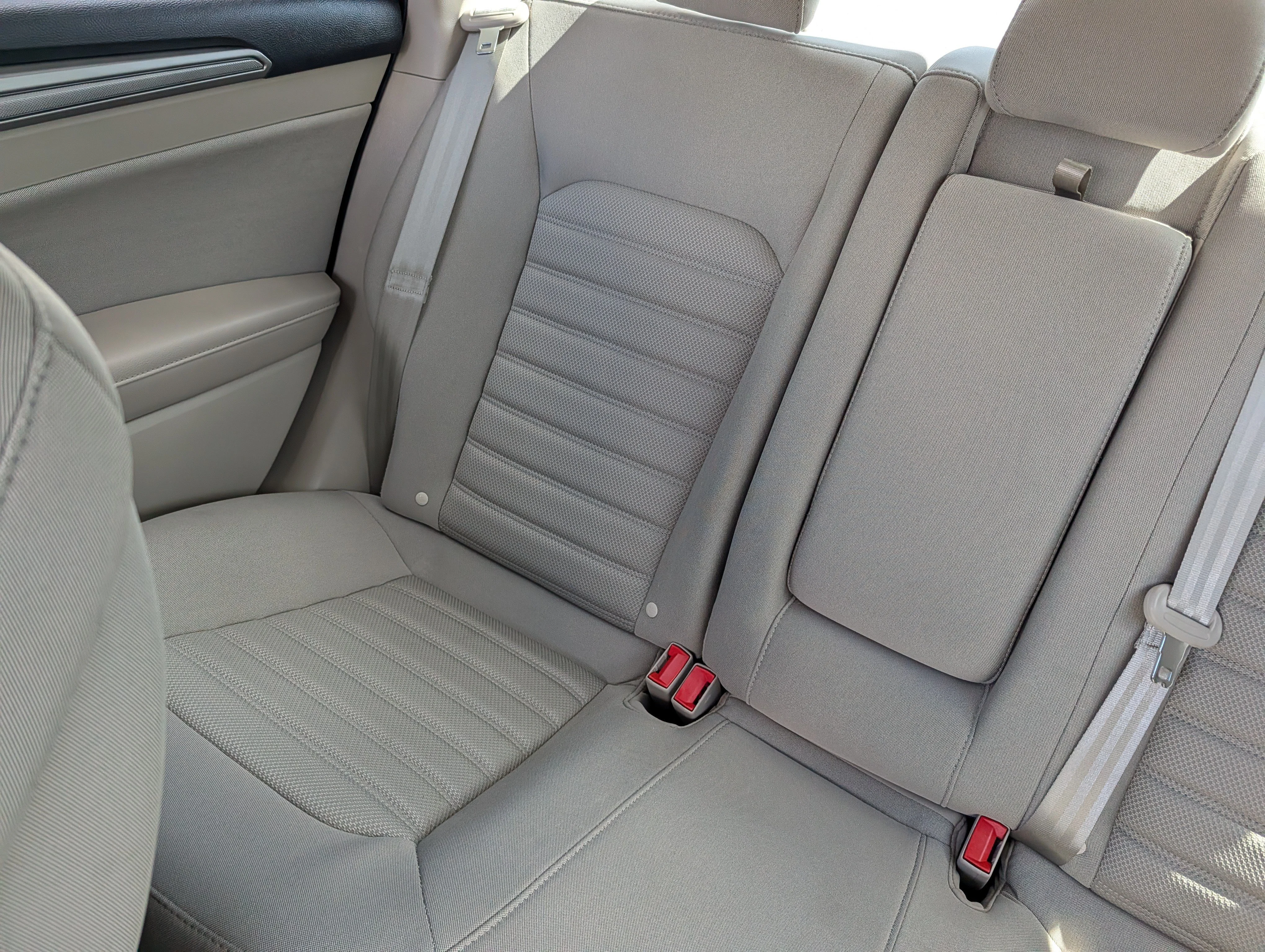 Used 2019 Magnetic Metallic Ford SE image 12