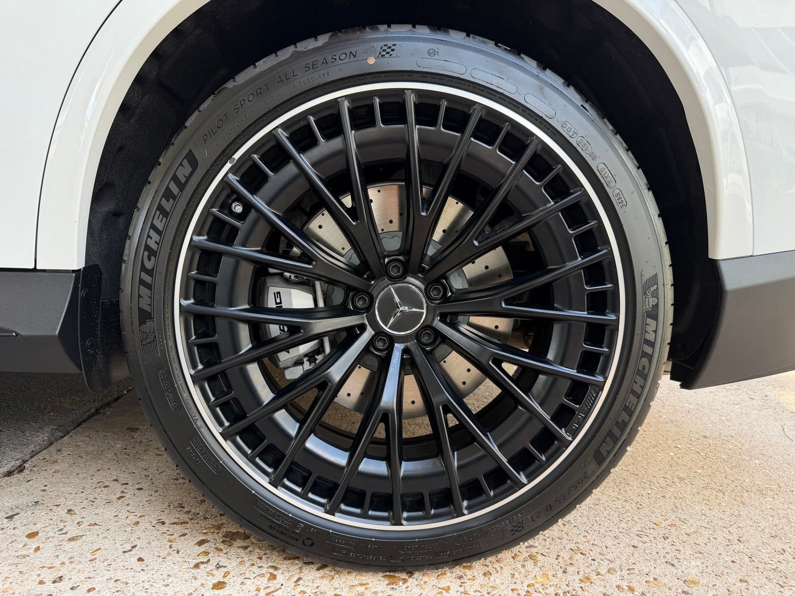 New 2026 MANUFAKTUR Moonlight White Metallic Mercedes-Benz AMG® GLC 43 4MATIC® SUV image 24