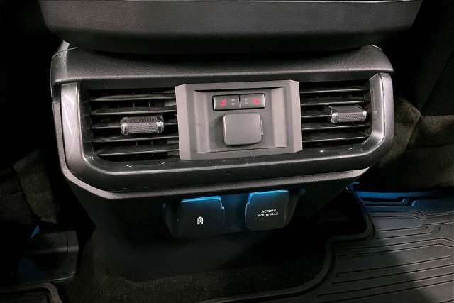 Used 2022 Oxford White Ford Lariat image 32
