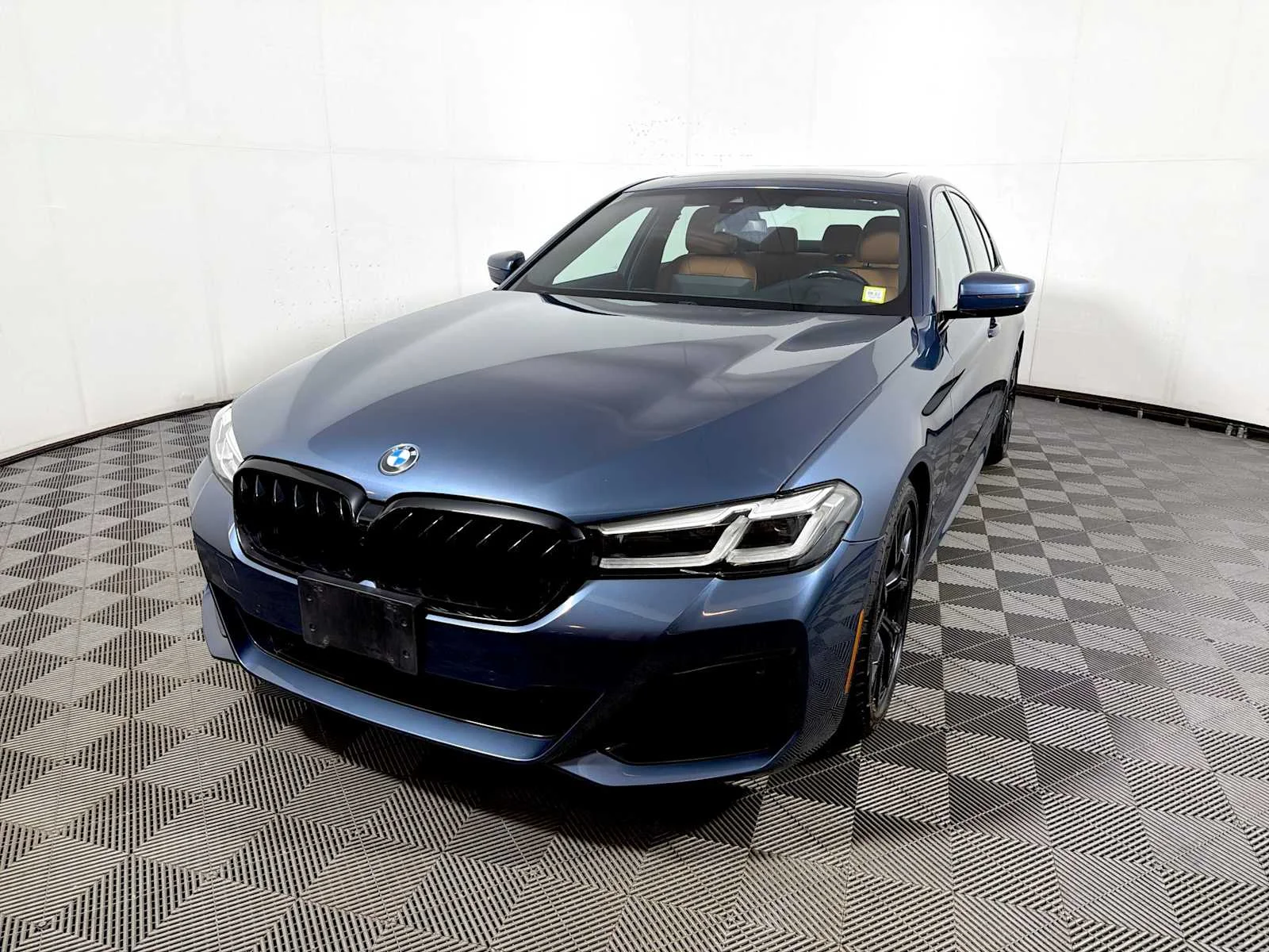 2023 BMW 5 Series 530i - Photo 3