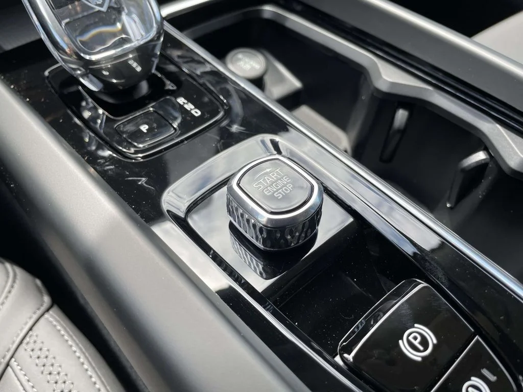 2026 Volvo XC60 Plus - Photo 14