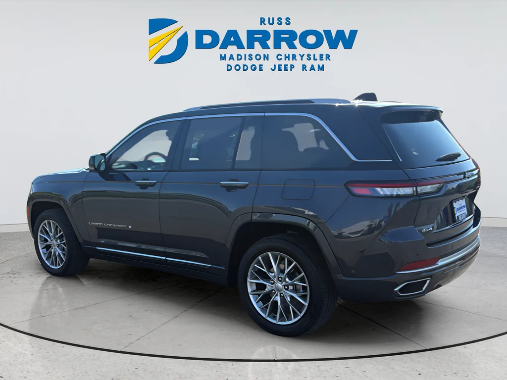 Certified Used 2023 Gray Jeep Summit image 3