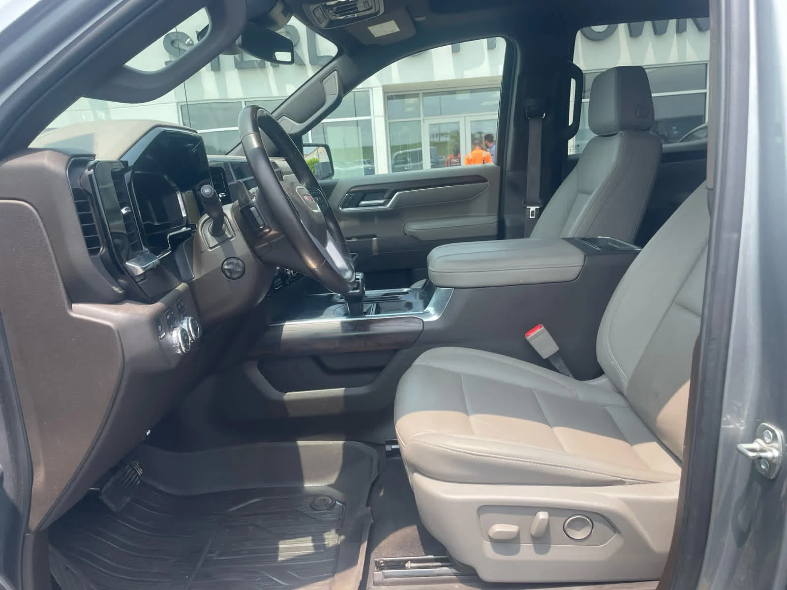 Used 2025 Sterling Metallic GMC SLT image 9