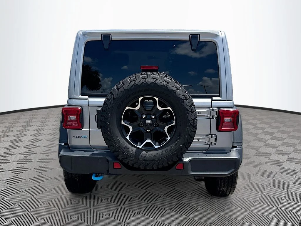 Used 2021 Silver Jeep Unlimited Rubicon 4xe image 7