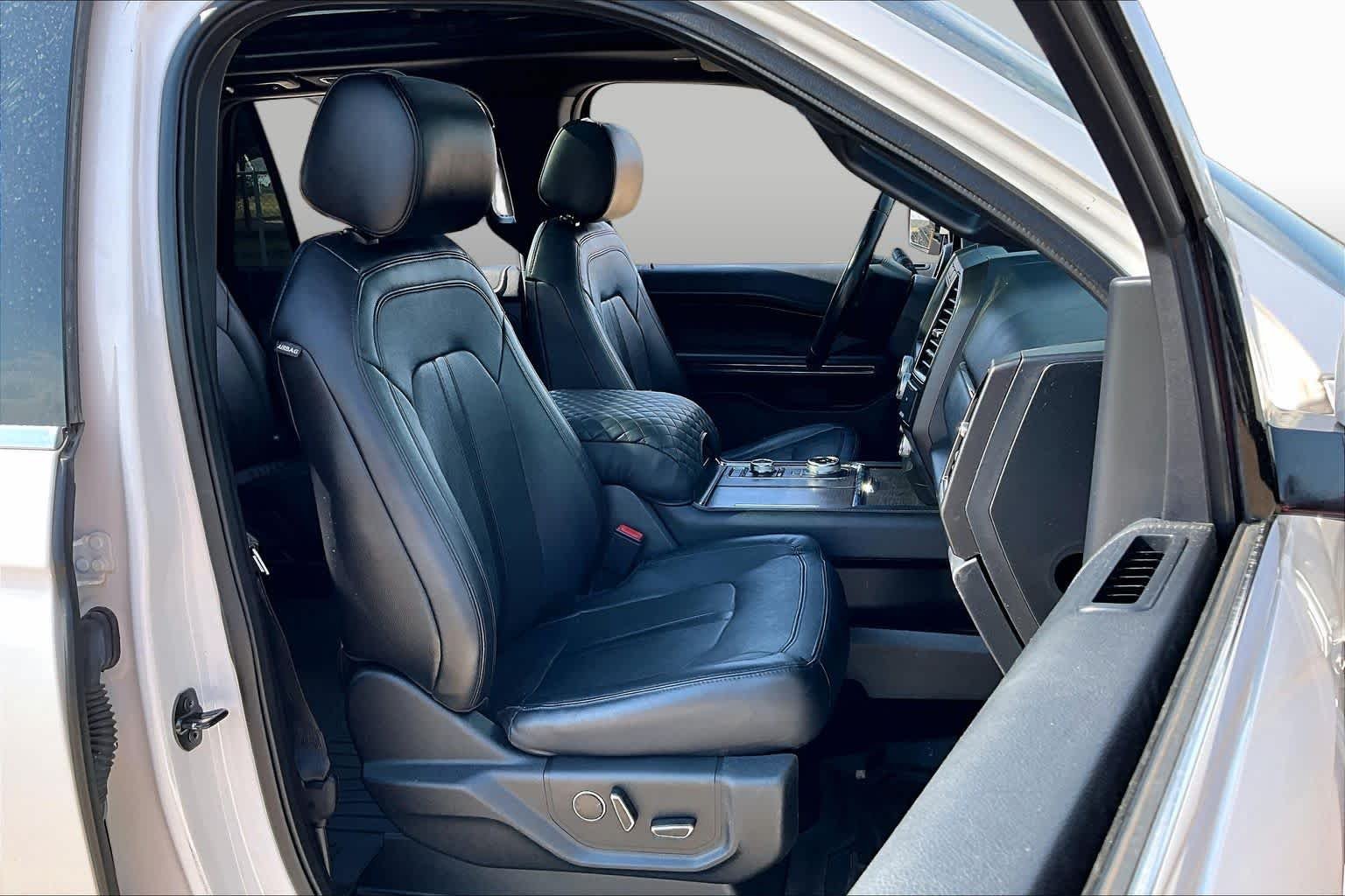 Used 2019 White Platinum Metallic Tri-Coat Ford Limited image 9