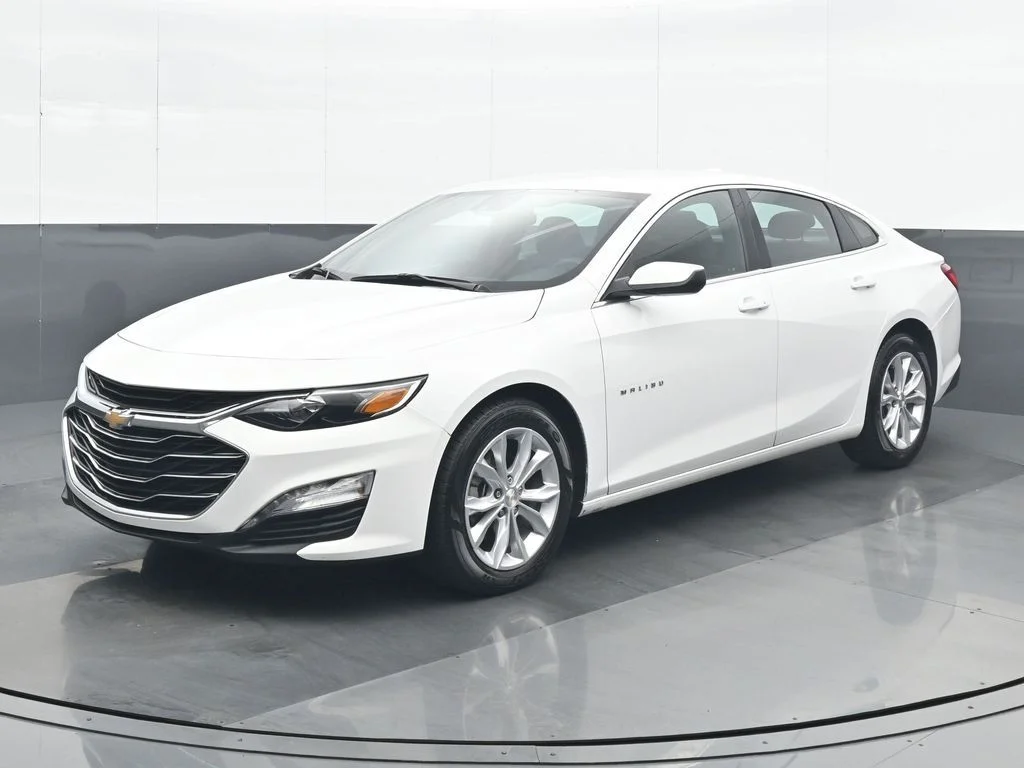 Used 2025 White Chevrolet LT image 2