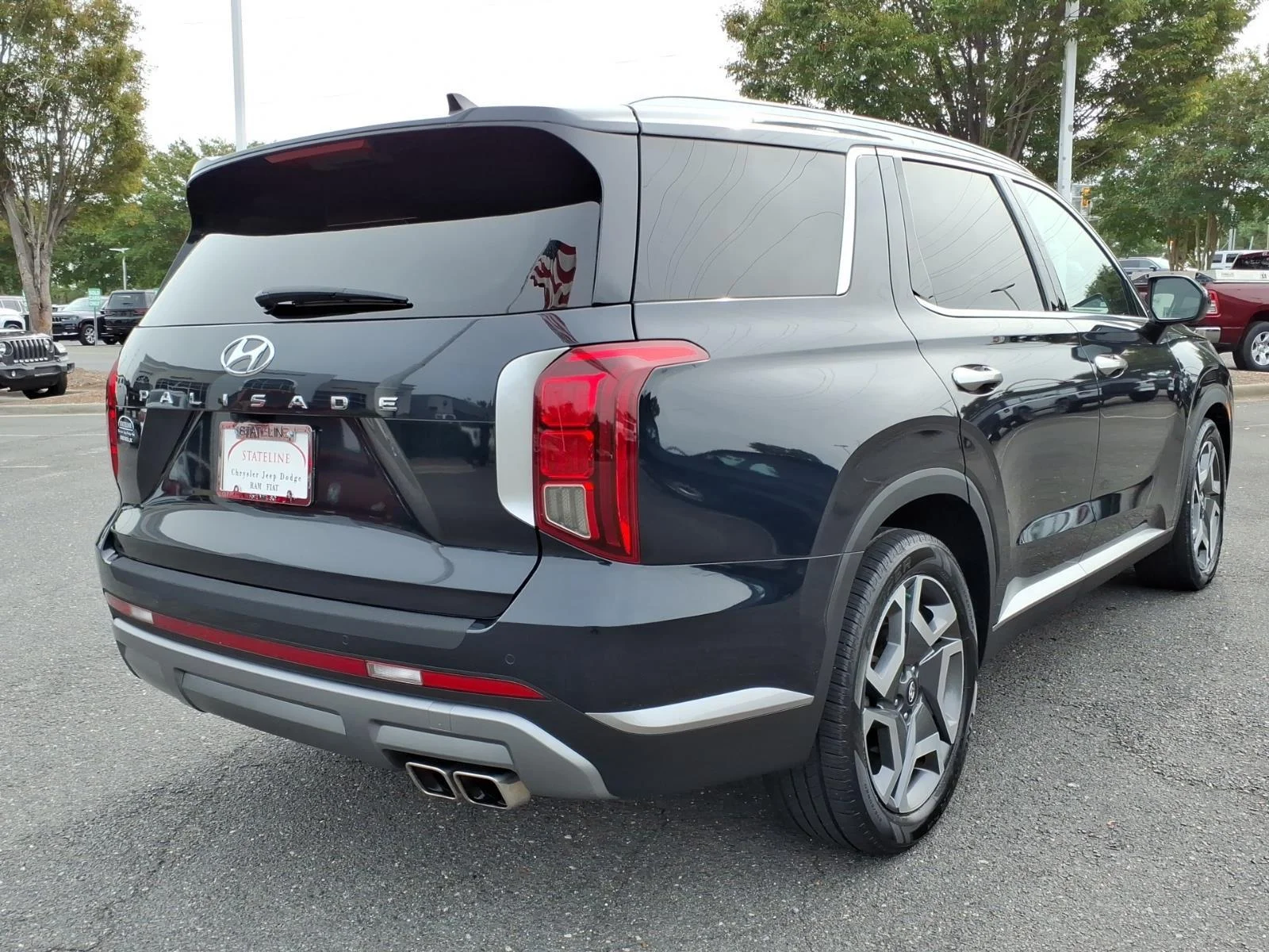 Used 2024 Moonlight Cloud Hyundai SEL 8P image 2