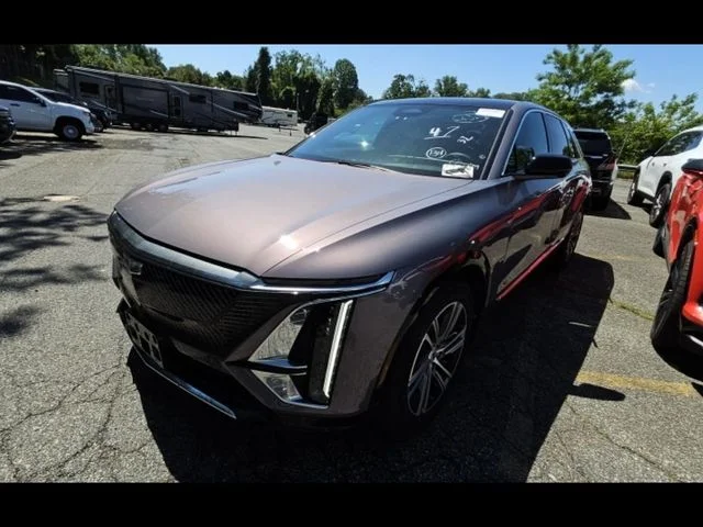 Used 2024 Silver Cadillac Luxury image 3