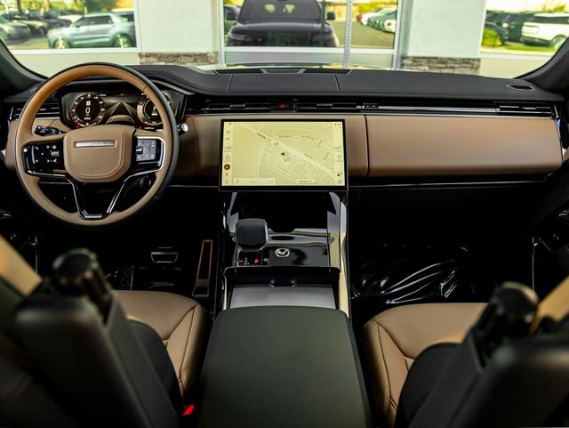 Used 2025 Santorini Black Metallic Land Rover Dynamic SE image 18