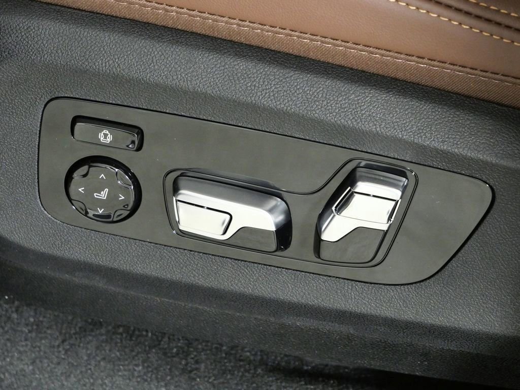 Used 2026 White BMW xDrive40i image 41