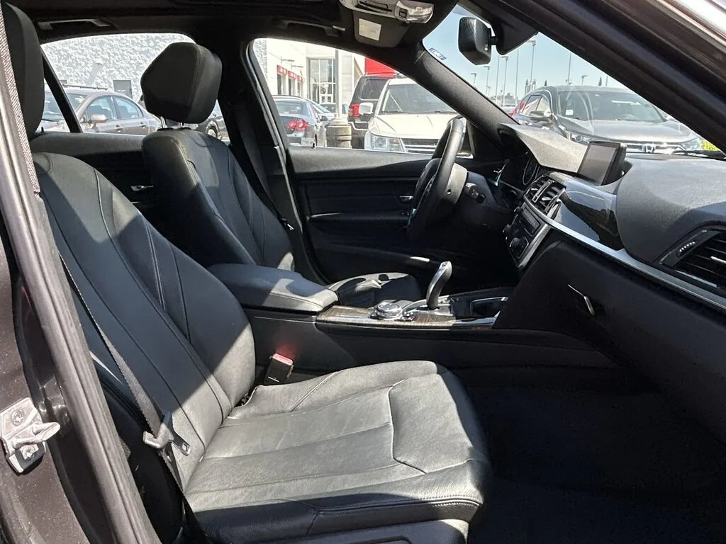 Used 2015 Mineral Grey Metallic BMW xDrive Sedan Dilawri Certified   Local BC   No Acc image 32