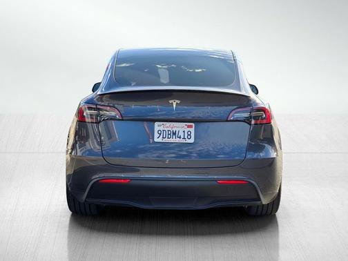 Used 2022  Tesla Performance image 5