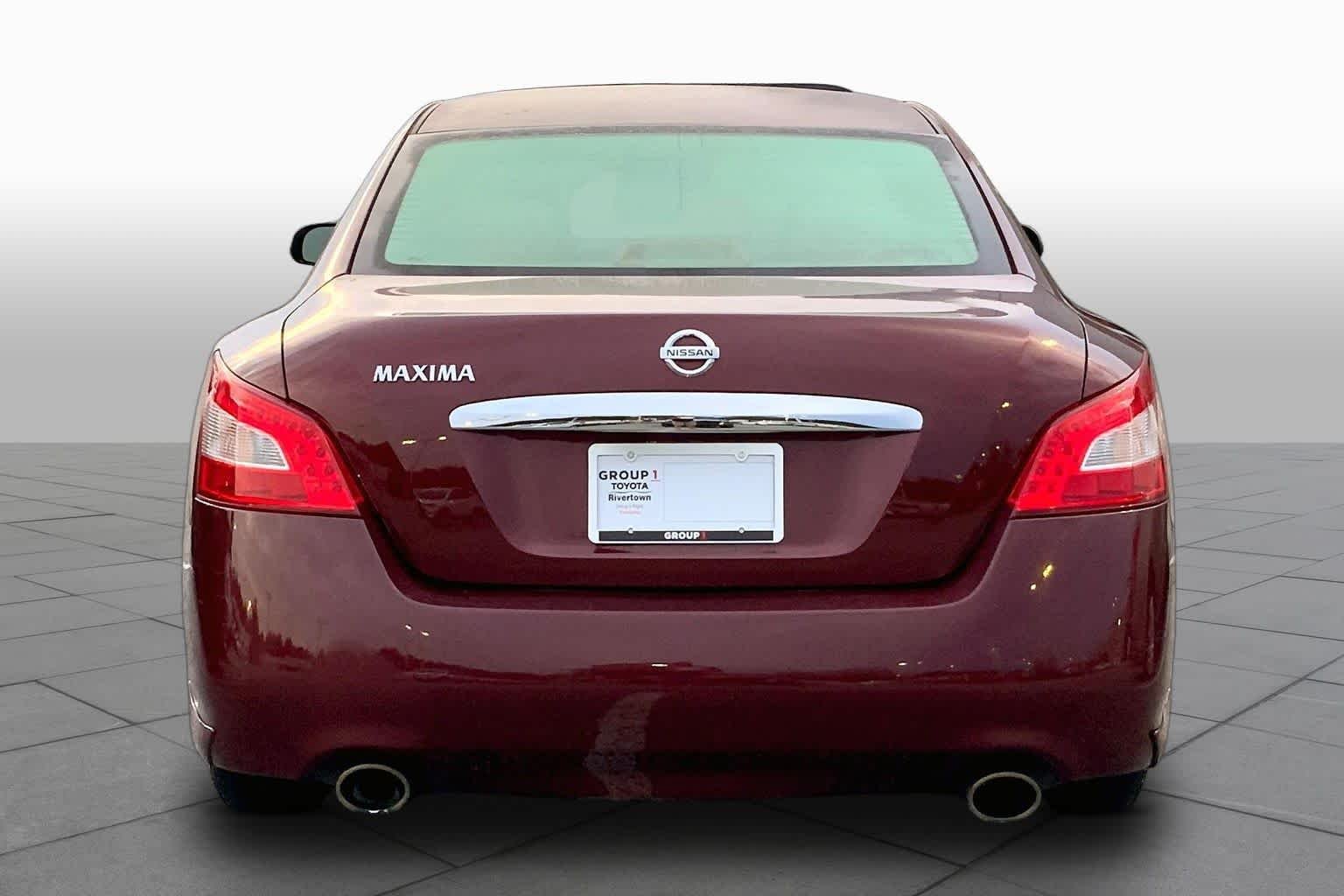 Used 2011 Tuscan Sun Metallic Nissan 3.5 S image 4
