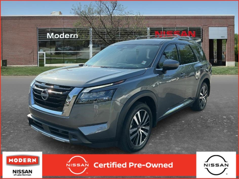 2025 Nissan Pathfinder Platinum 2WD's photo