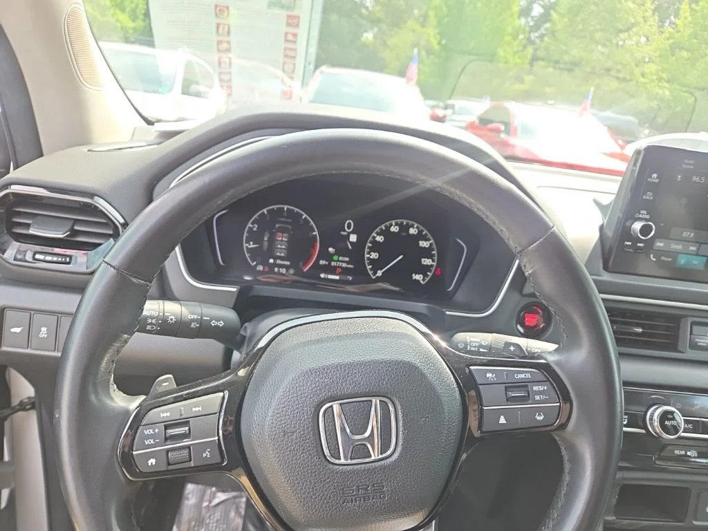 Used 2023 White Honda EX-L image 21