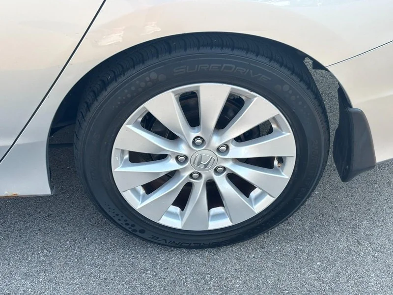 Used 2014 Alabaster Silver Metallic Honda EX image 9