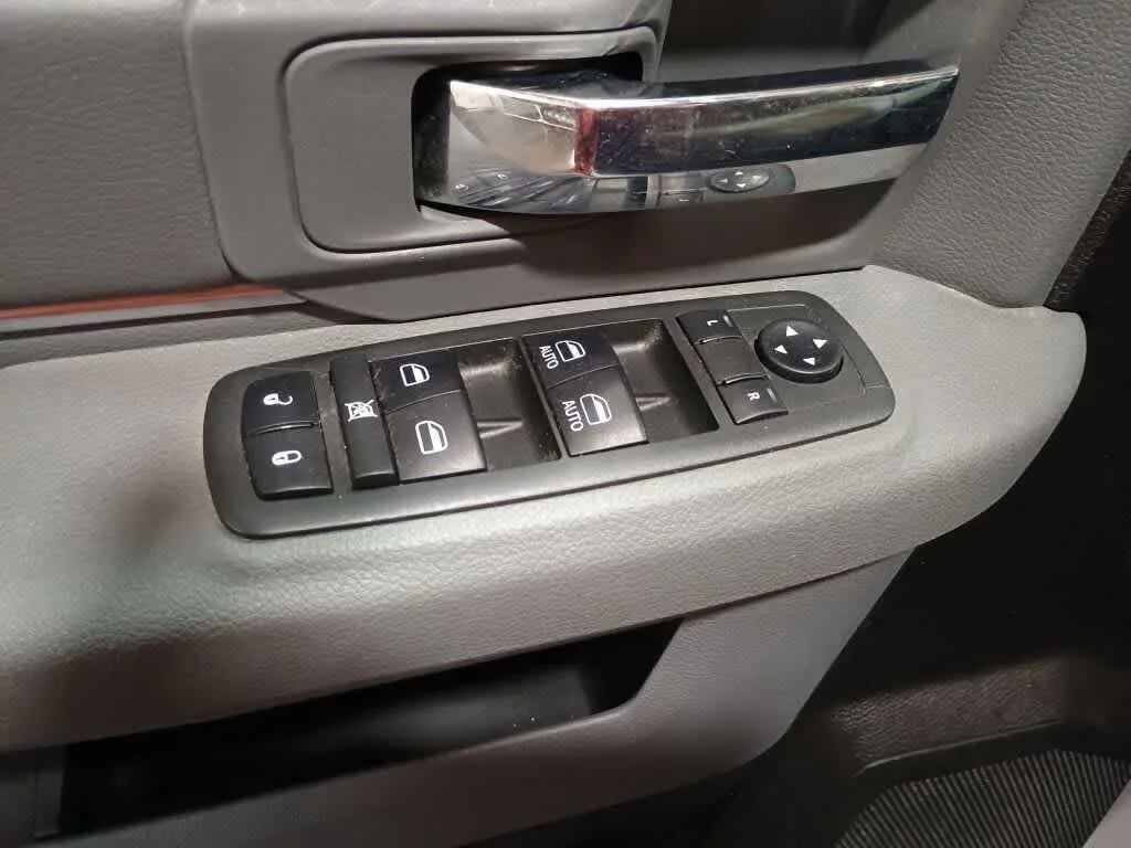 Used 2019 Bright White Clearcoat Ram SLT image 7