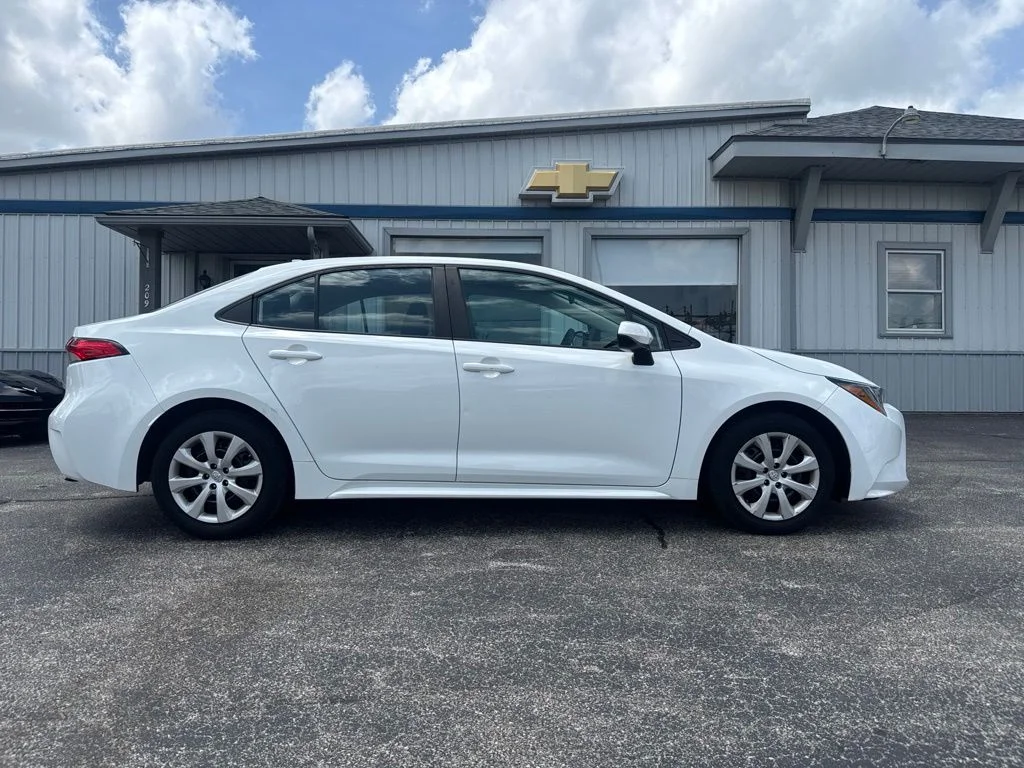 Used 2022 White Toyota LE image 8