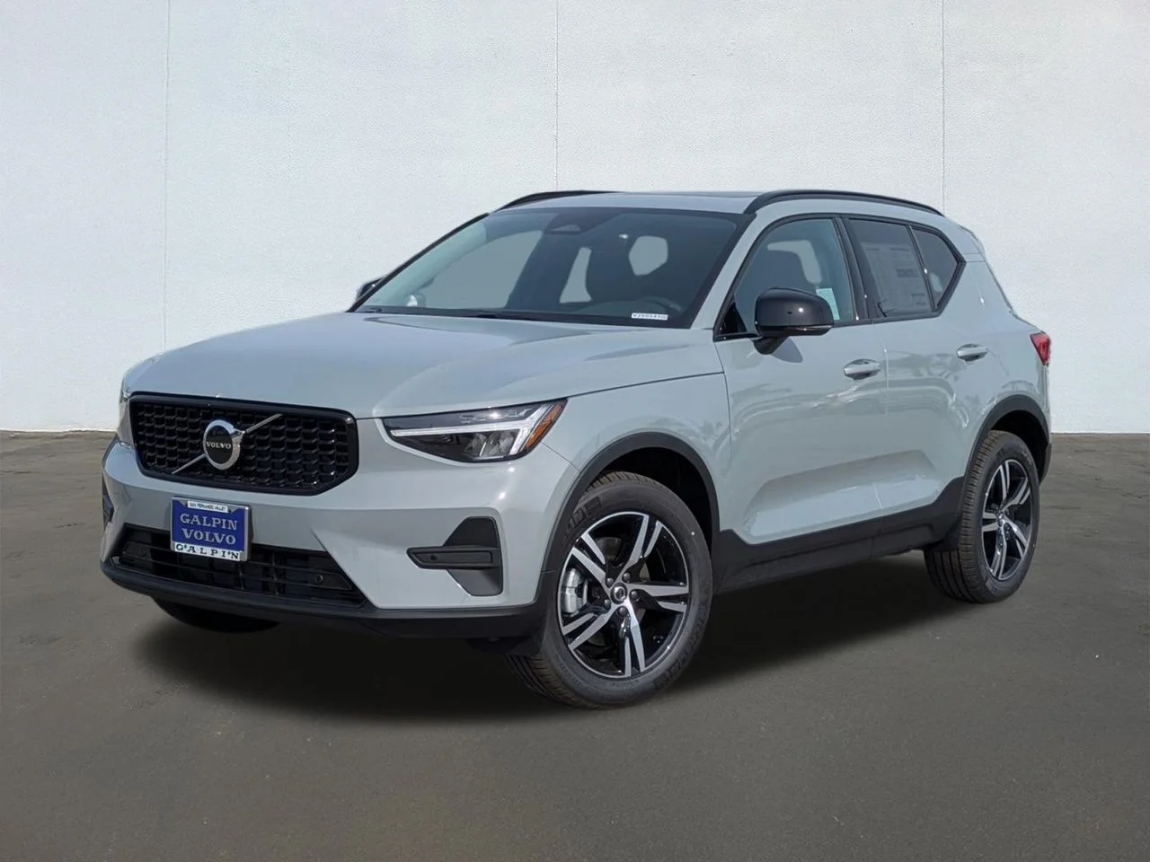 2026 Volvo XC40 B5 Core Dark AWD's photo