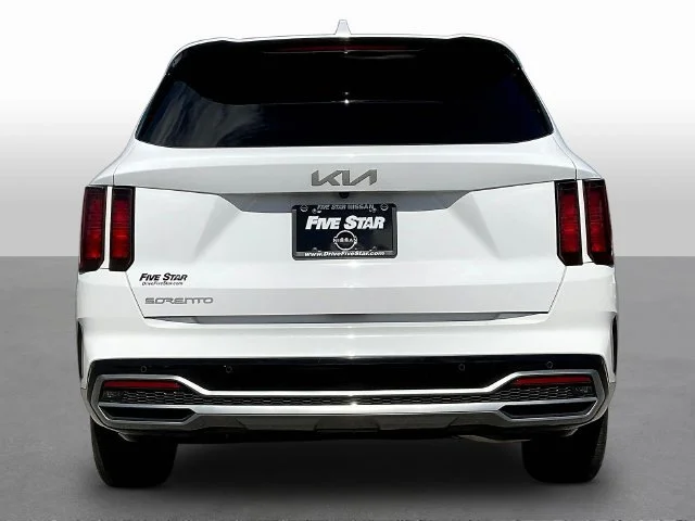 Used 2023 White Kia S image 6