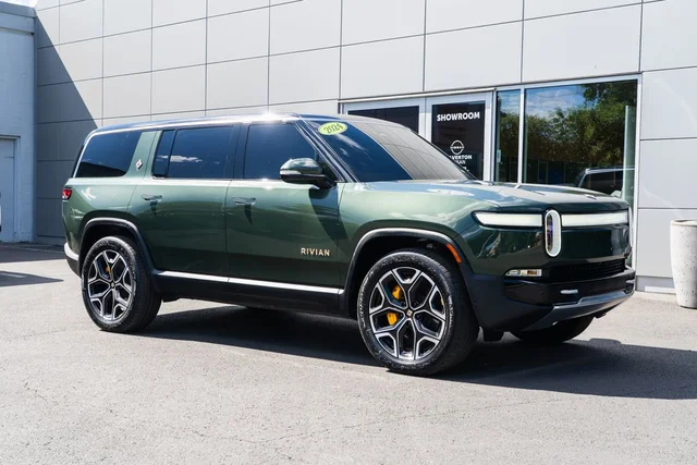 2024 Rivian R1S Adventure