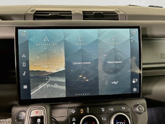 New 2026 White Land Rover X-Dynamic SE image 15
