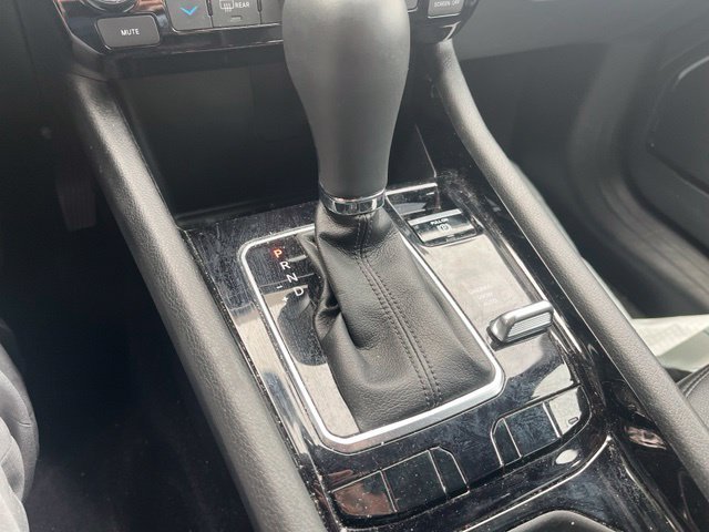 Certified Used 2023 Crystal Metallic Jeep Limited image 15