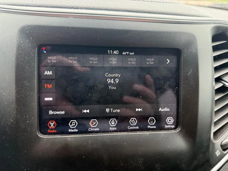 Used 2019 Gray Jeep Latitude Plus image 12