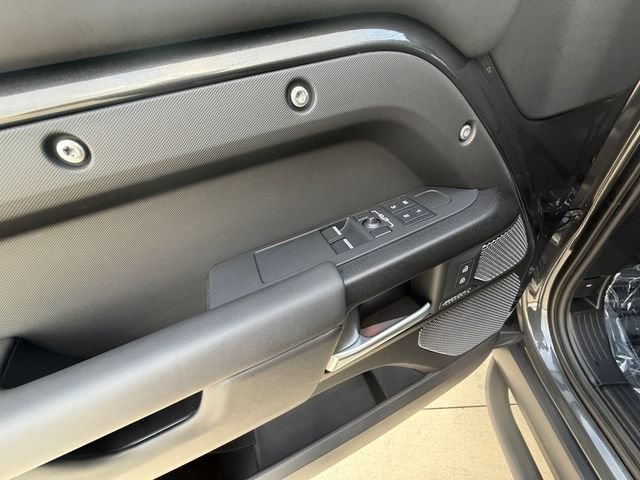 Certified Used 2024  Land Rover Carpathian Edition image 11