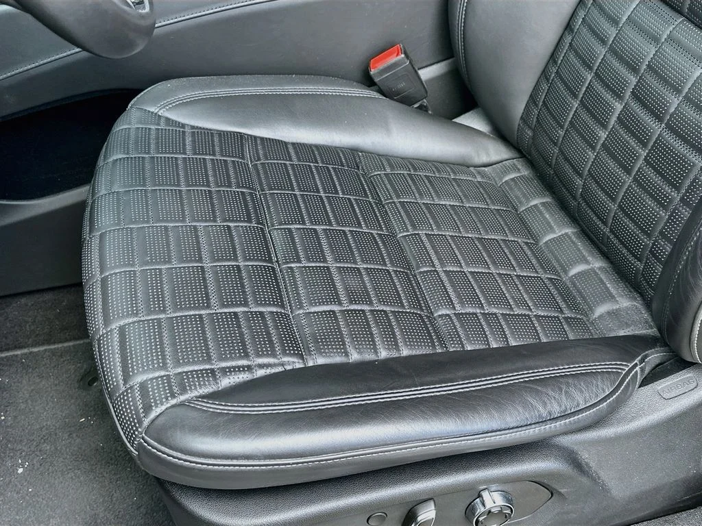 Used 2023 Silver Metallic Cadillac Sport Platinum image 20