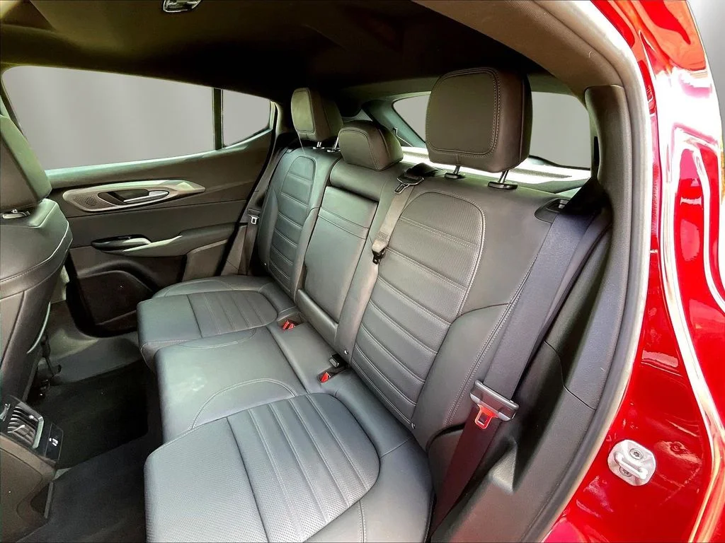 Used 2024 Alfa Rosso Alfa Romeo Veloce image 22