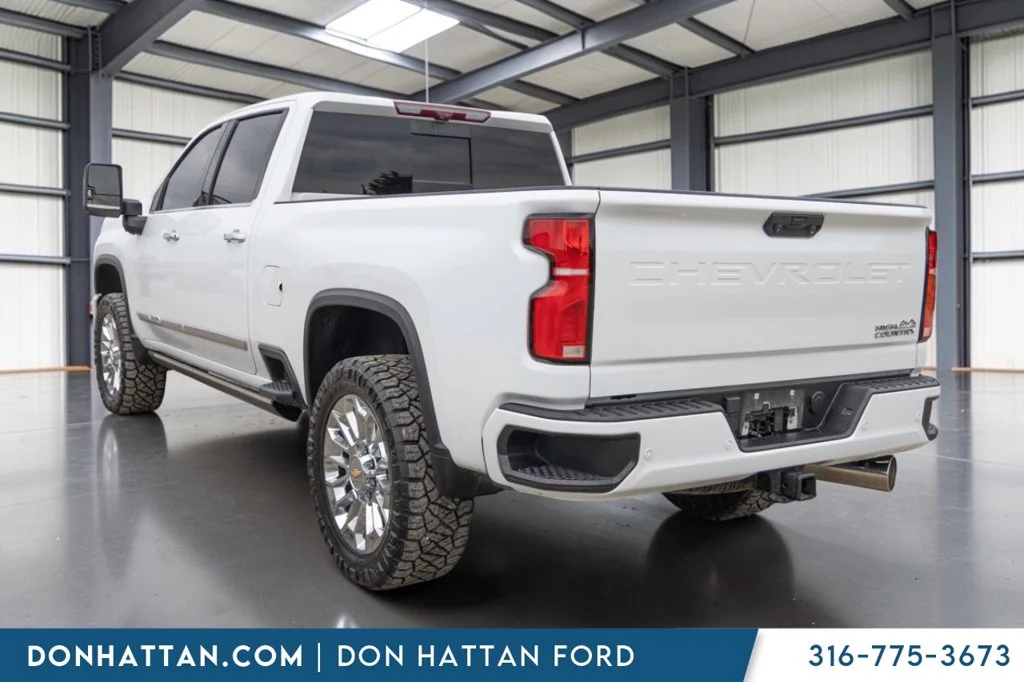 Used 2025 White Chevrolet High Country image 24