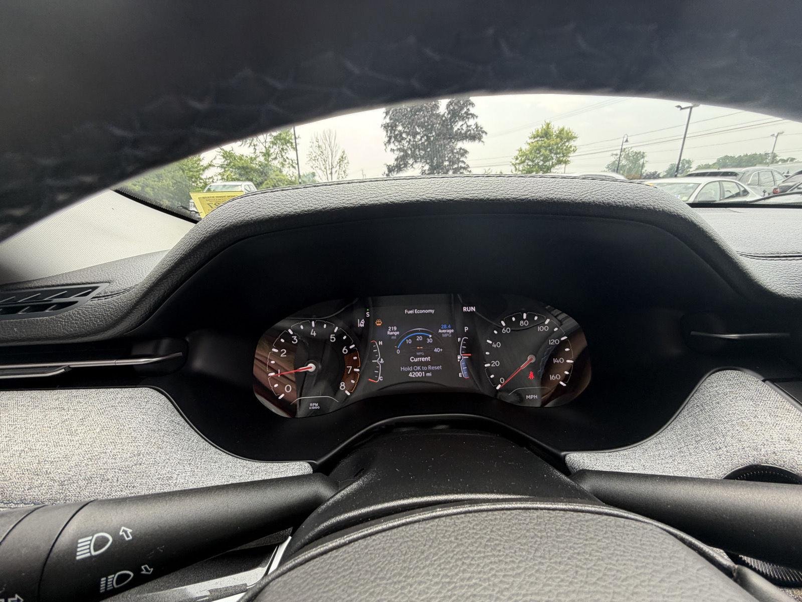 Used 2022 Diamond Black Crystal Pearlcoat Jeep Latitude image 15