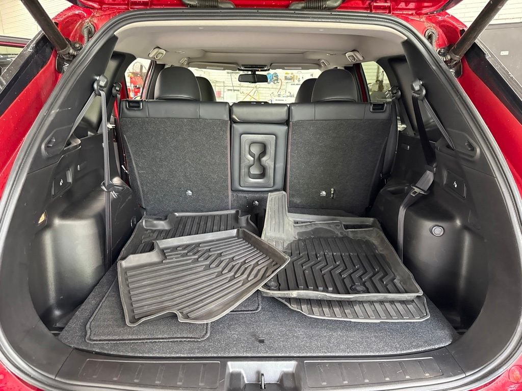 Used 2024 Red Mitsubishi  image 17