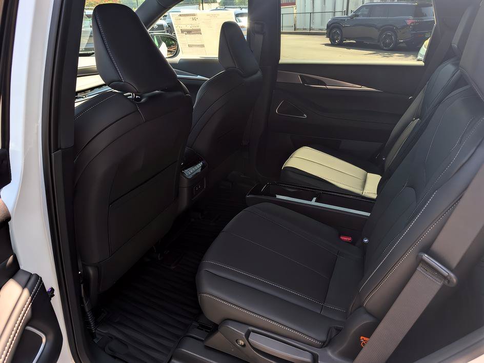 New 2027 Radiant White/Black Obsidian INFINITI SPORT image 12