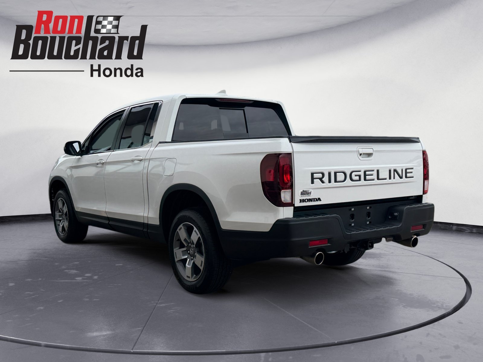 Used 2025 White Honda RTL image 4
