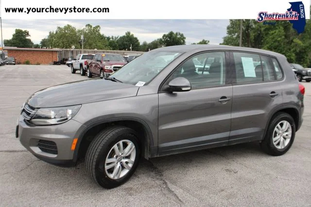 Used 2012 Gray Volkswagen SE image 2