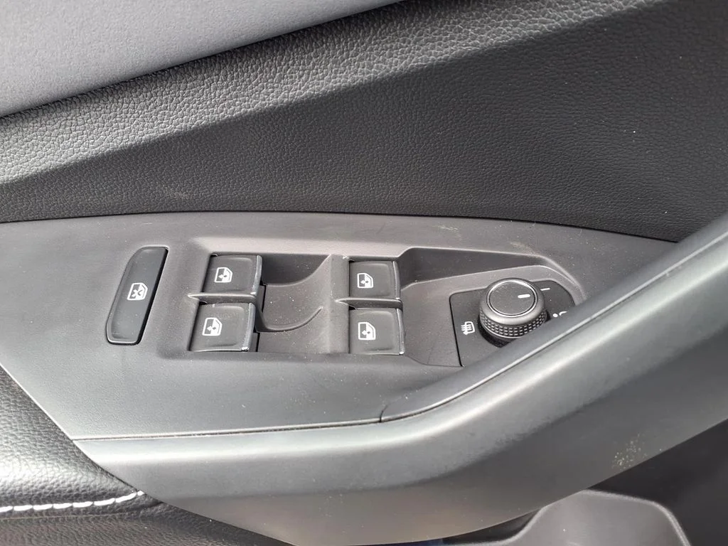 New 2026 Platinum Gray Metallic Volkswagen 1.5T SE image 9